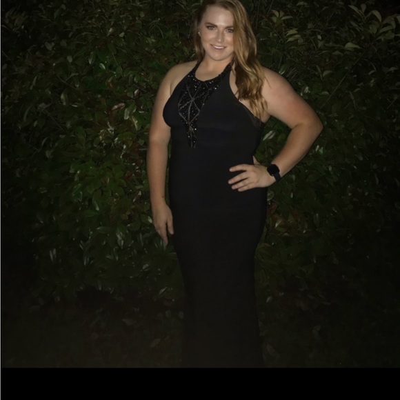 Size 14 Halter Style Black Classy Evening Gown - Picture 2 of 11